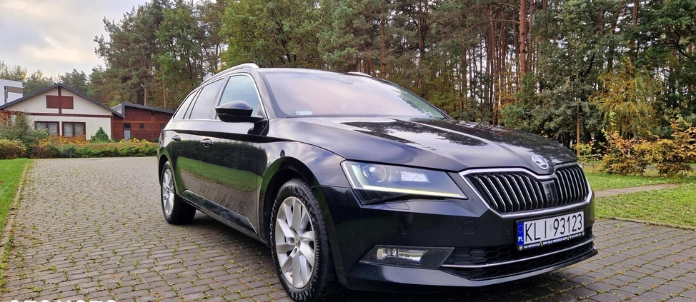 Skoda Superb cena 89800 przebieg: 144000, rok produkcji 2017 z Warszawa małe 742